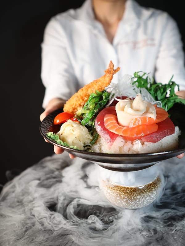 Chirashi-Schale mit Sashimi